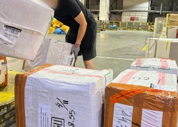 Loading & Unloading Hongkong Aiport