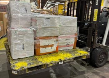 Loading & Unloading Hongkong Aiport